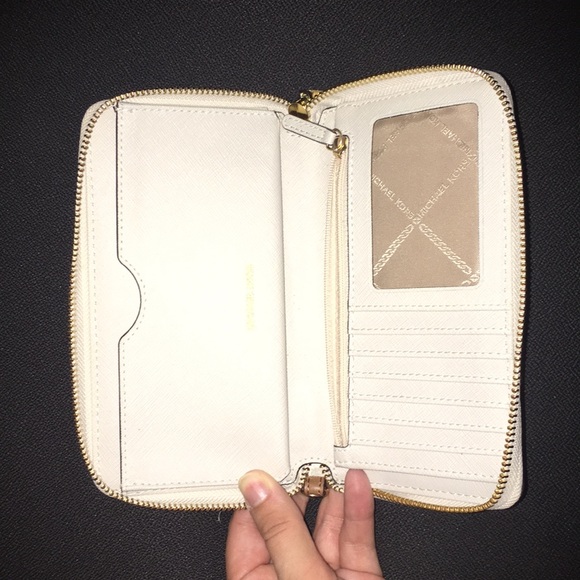 Michael Kors Wallet - Picture 2 of 3